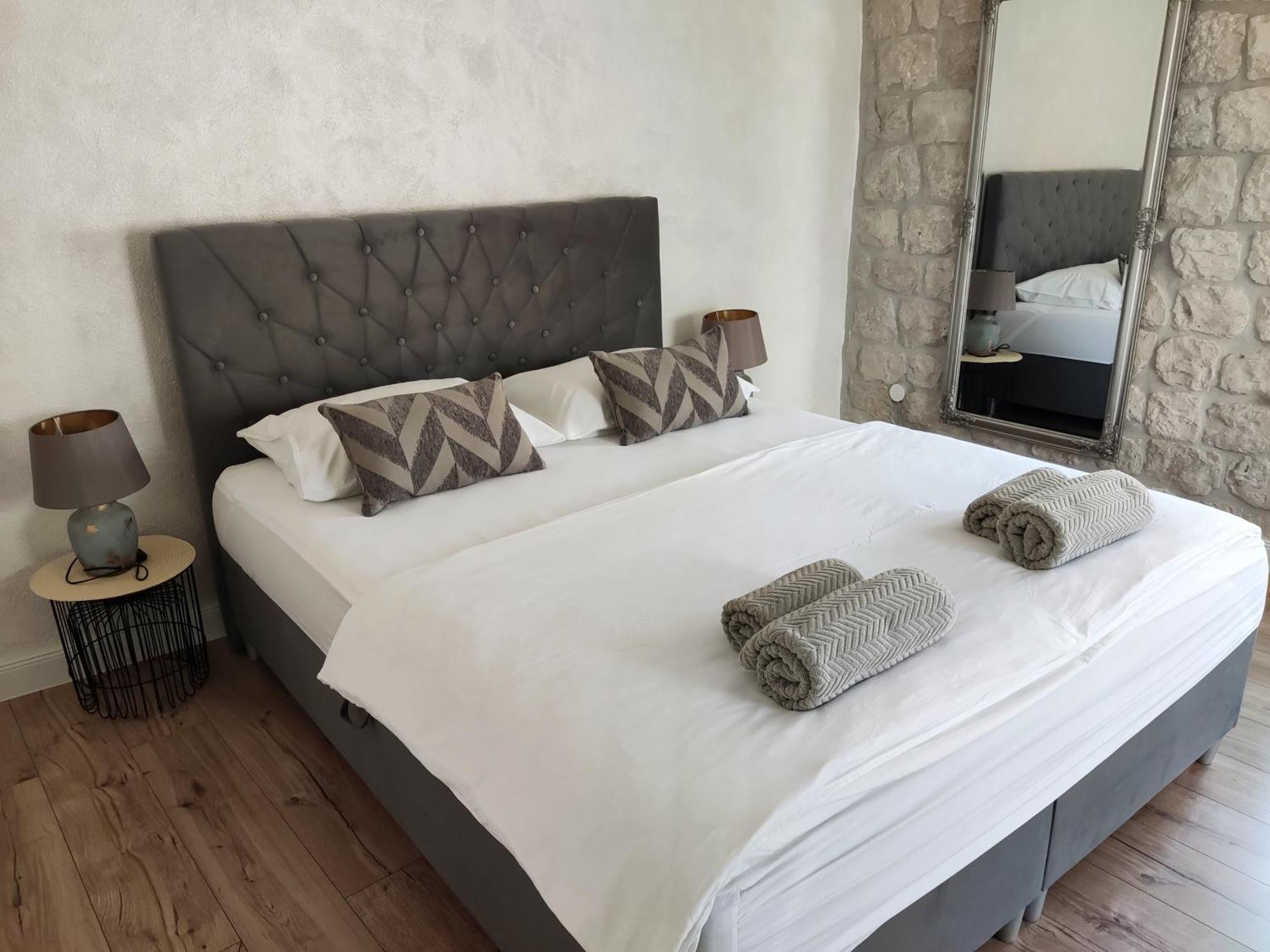 Guest House Exalto Trogir Exterior photo